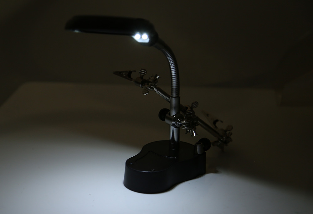 3.5X 12X Magnification Helping Hand Magnifier Station with 2 Auxiliary 2 LED Light