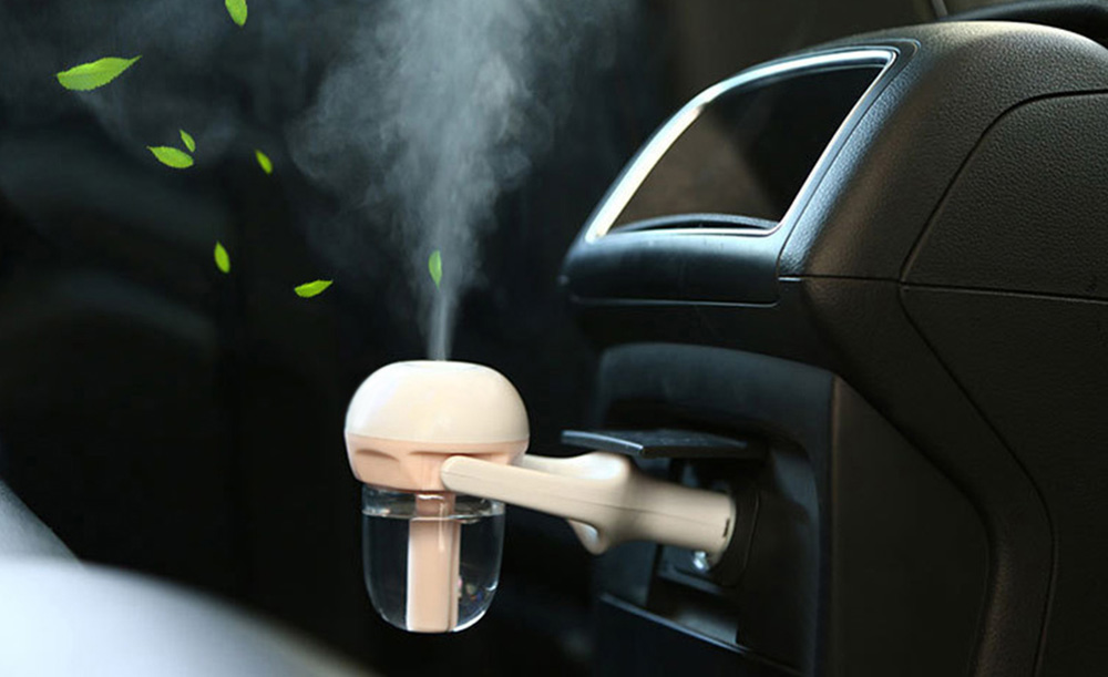 Mini Car Aromatherapy Humidifier Car Charger with Fresh Purification Function